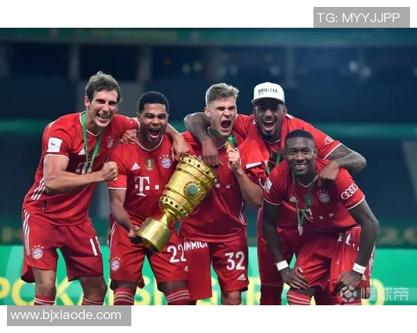 足球明星荣耀时刻精彩瞬间奖杯合影展现无与伦比的足球魅力与成就